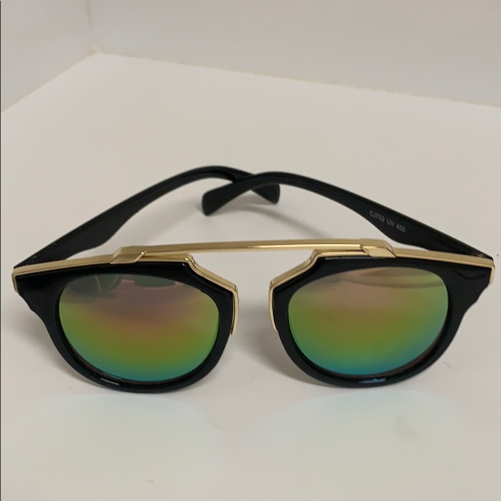 Fashion mirrored sunglasses